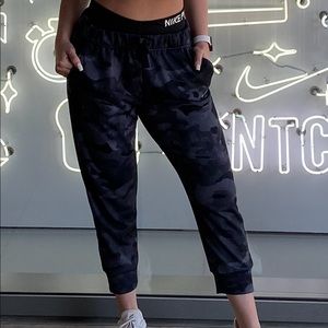 NIKE CAMO JOGGERS